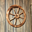 Drewniane koło w stylu rustykalnym