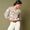 Крепова блузка з макраме та рукавами 3/4, з принтом