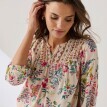 Крепова блузка з макраме та рукавами 3/4, з принтом