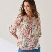 Крепова блузка з макраме та рукавами 3/4, з принтом