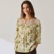 Крепова блузка з макраме та рукавами 3/4, з принтом