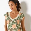 Koszulka z dekoltem w serek, wykończeniem makramowym i nadrukiem liści