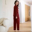 Jednobarevné pyžamo s dlouhými rukávy a kostýmkovým límcem