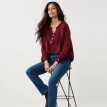 Pulover cu nasturi și model perlat