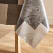 Voskovaný ubrus s patchwork vzorem