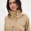 Parka ușoară, impermeabilă, cu glugă detașabilă și fermoar