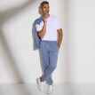 Pantaloni terminați cu tivuri elastice