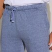 Pantaloni terminați cu tivuri elastice