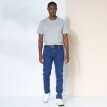 Tricou cu gât rotund și mâneci scurte