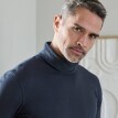 Tricou cu guler înalt și mâneci lungi