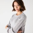Sweter z ażurowymi paskami na rękawach i falistym wykończeniem