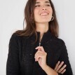 Rozpinany sweter ze stójką i wzorem warkoczowym