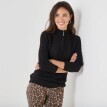 Rozpinany sweter ze stójką i wzorem warkoczowym