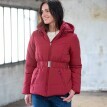 Nepromokavá krátká prošívaná bunda s páskem, na zip