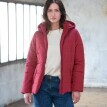 Nepromokavá krátká prošívaná bunda s páskem, na zip