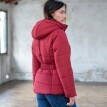 Nepromokavá krátká prošívaná bunda s páskem, na zip