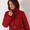 Nepromokavá krátká prošívaná bunda s páskem, na zip