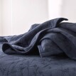 Cuvertură de pat jacquard cu model waffle și imprimeu cu frunze