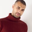 Pulover cu guler înalt din 80% lână