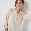 Pulover cu nasturi și model perlat