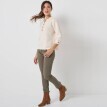 Pulover cu nasturi și model perlat