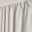 Cortină opacă și izolatoare finisată cu bandă plisată