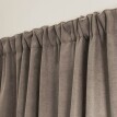 Cortină opacă și izolatoare finisată cu bandă plisată