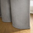 Cortină opacă și izolatoare finisată cu bandă plisată