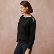 Sweter z dekoltem w łódkę z domieszką wełny