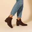 Botki z obcasem wykonane z mikrofibry tekstylnej