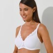 Polovyztužená podprsenka z úpletu a krajky Amourette Triumph®, s kosticemi