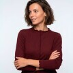 Tričko so stojačikom a zvlneným
zakončením