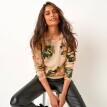 Sweter z kwiatowym nadrukiem