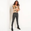 Sweter z kwiatowym nadrukiem