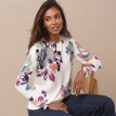 Sweter z kwiatowym nadrukiem