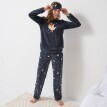 Pijamale din fleece cu tematică bej, cu mâneci lungi și mască de somn asortată