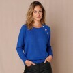 Sweter z ozdobnymi guzikami na ramionach