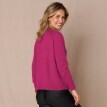 Sweter z ozdobnymi guzikami bijou na ramieniu