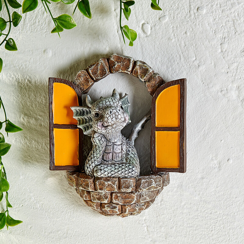 Relief de perete "Dragon în fereastră"