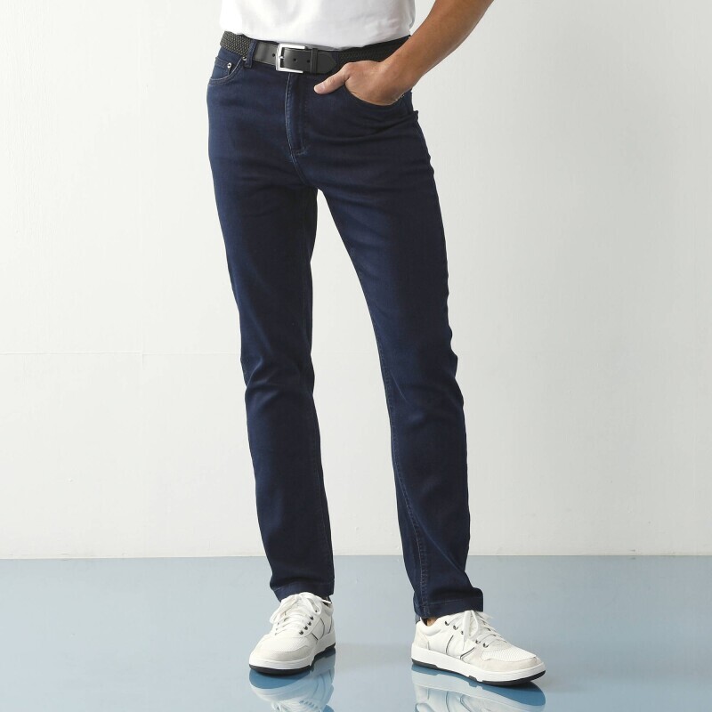 Rovné džíny s 5 kapsami ze strečového denimu, měříte-li více než 178 cm, vnitřní délka nohavic 82 cm