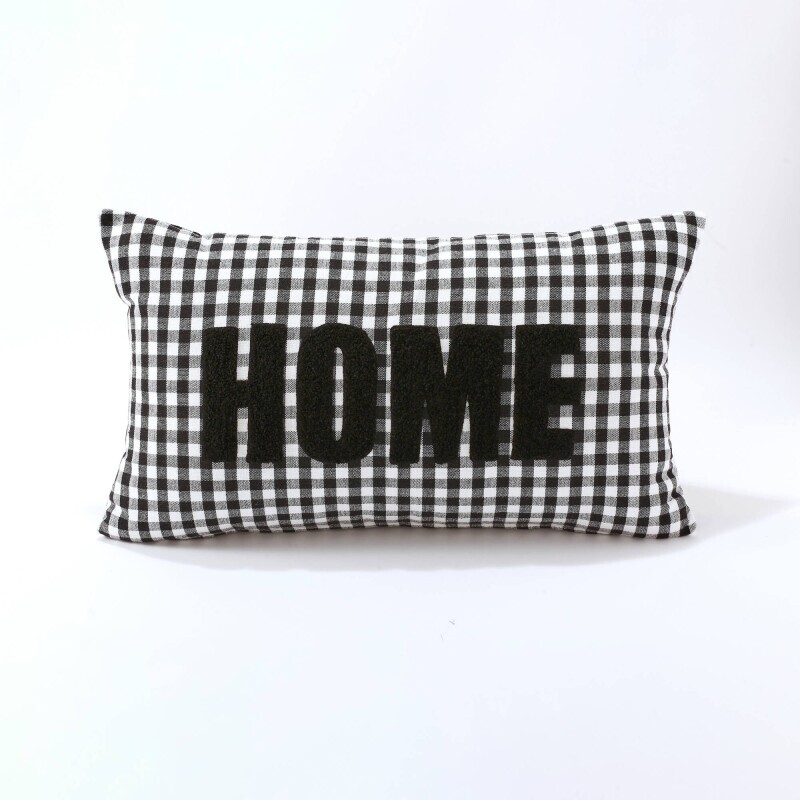 Kostkovaný polštářek s nášivkou HOME