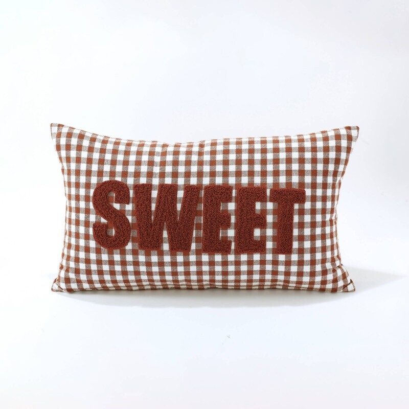 Kockovaný vankúšik s nášivkou SWEET
