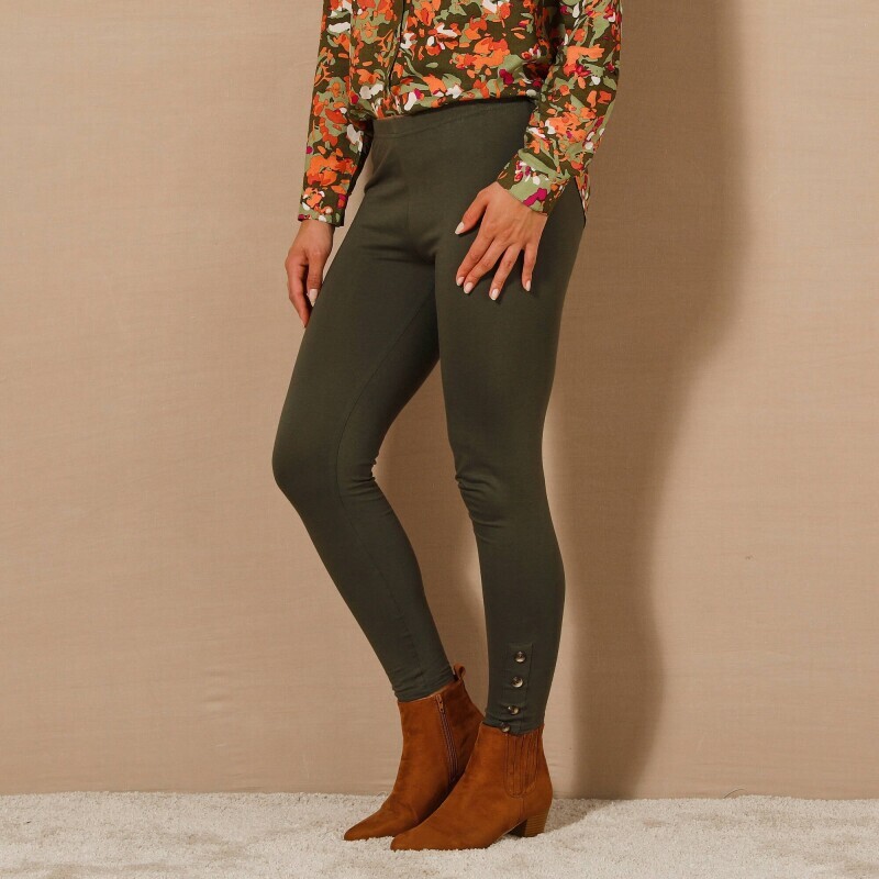 Legíny s ozdobnými gombíkmi