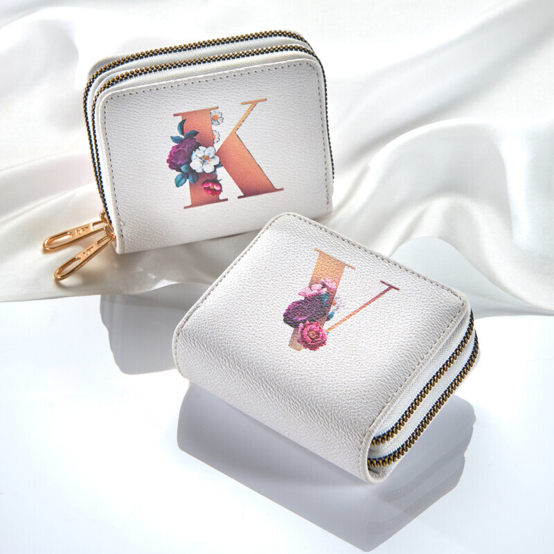 Peněženka s monogramem a RFID ochranou