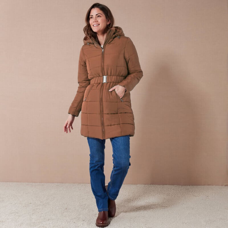 Dlhá nepremokavá prešívaná bunda s opaskom, na zips