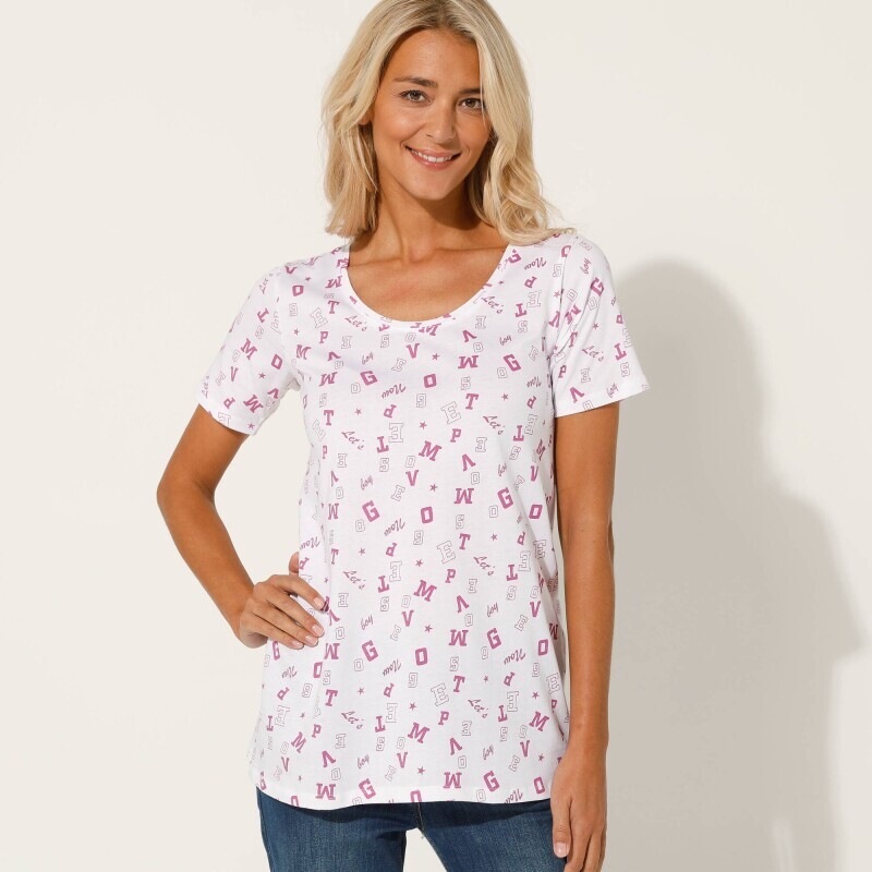 Футболка з надрукованими літерами