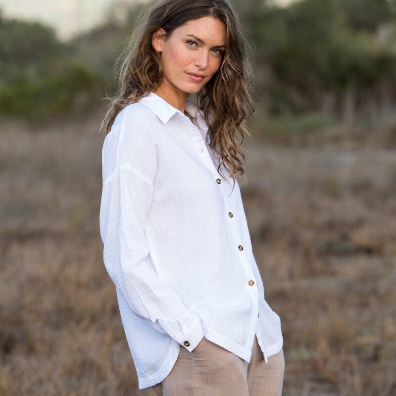 Muślinowa koszula oversize z rozcięciami zapinanymi na guziki