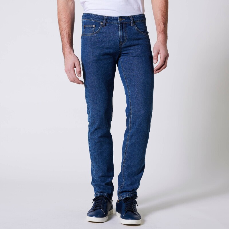 Džínsy pre plnšiu postavu, s tvarovaným
pásom a 5 vreckami pre nižšiu postavu