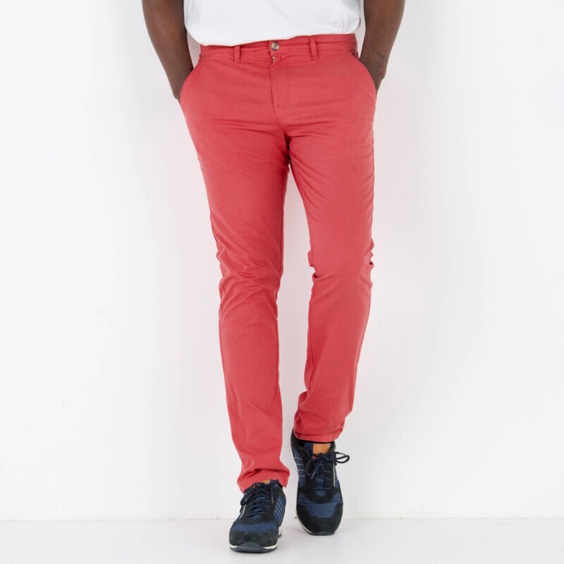 Spodnie chino wykonane z elastycznego twillu, krój z wyprofilowaną talią, specjalnie dla pełniejszych sylwetek