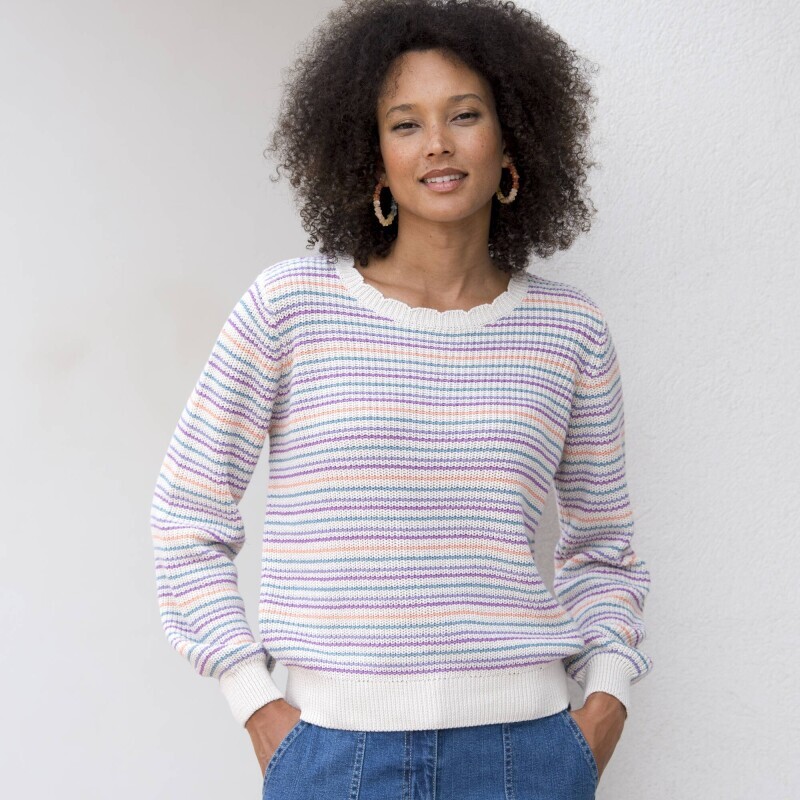 Sweter z kolorowymi paskami i gładkim wzorem
